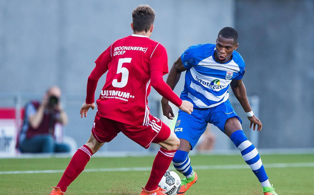 半岛体育官网入口-阿贾克斯轻松取胜，成功晋级下一轮