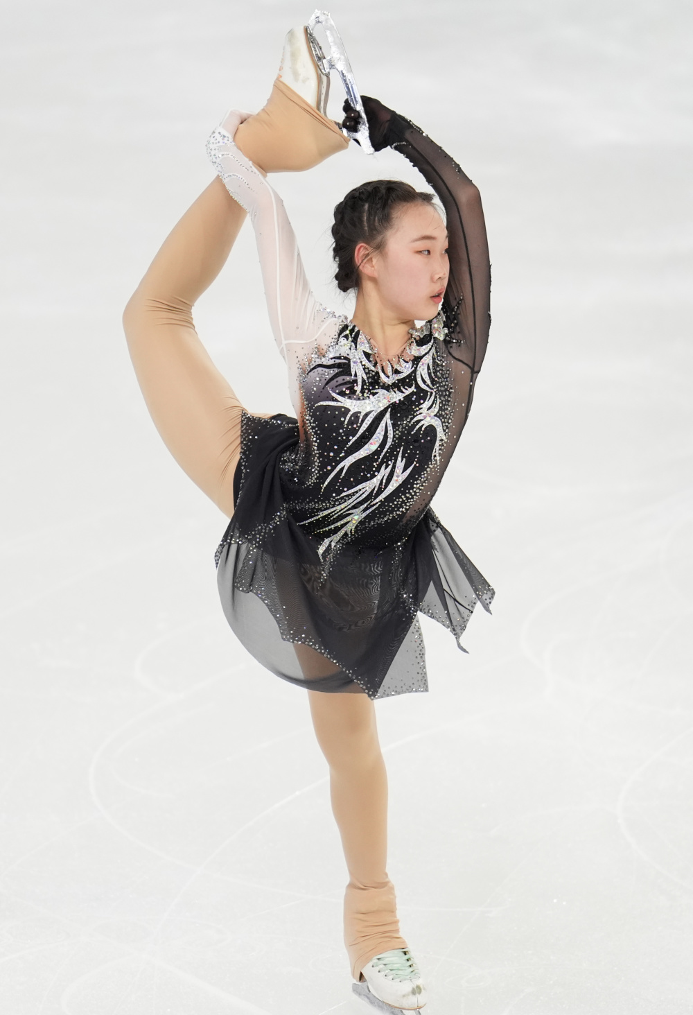 半岛体育官方入口-关于花样滑冰比赛高潮迭起，选手力图超越自我的信息