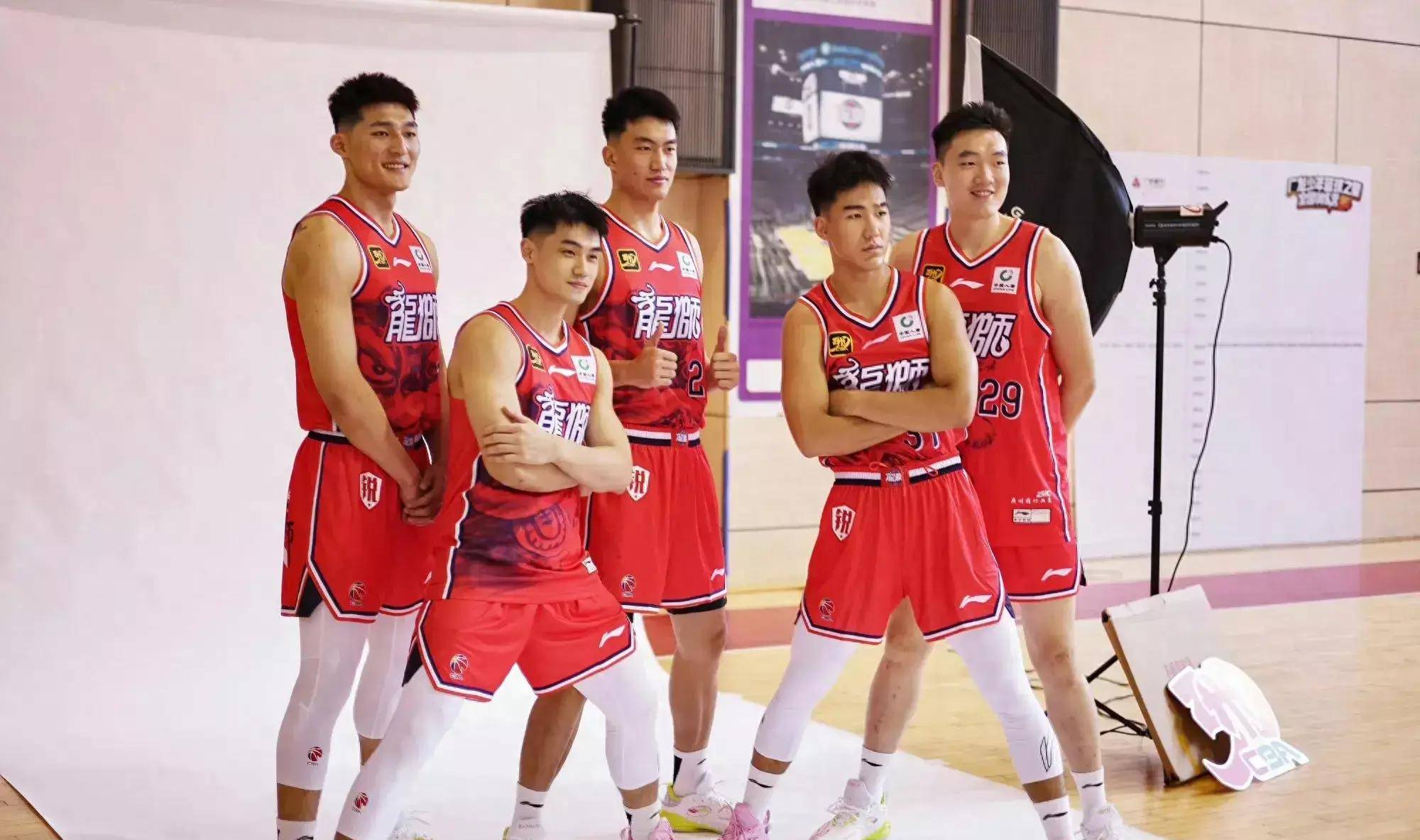 半岛体育平台官网-广州队实力势不可挡，成功击败新疆男篮